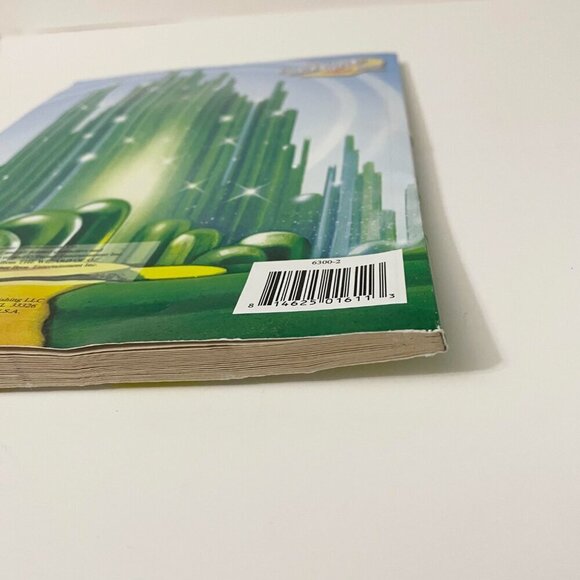 The Wizard of Oz The Emerald City Coloring and Activity Book - Picture 15 of 16